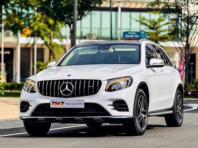 Mercedes Benz GLC300 4MATIC AMG model 2019