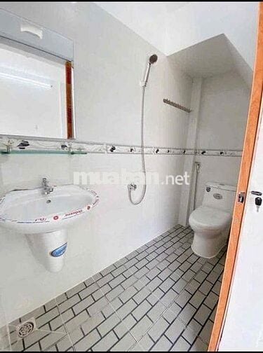 Nhà 1 trệt 1 lầu ngay hương lộ 80