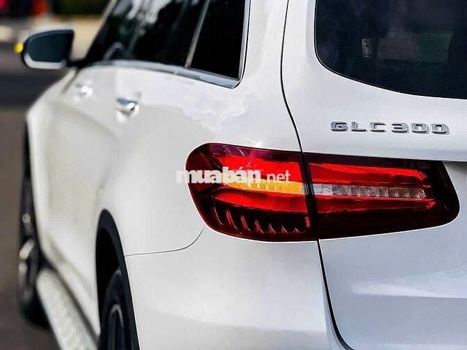 Mercedes Benz GLC300 4MATIC AMG model 2019