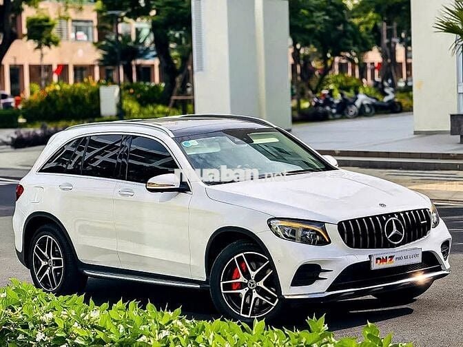 Mercedes Benz GLC300 4MATIC AMG model 2019
