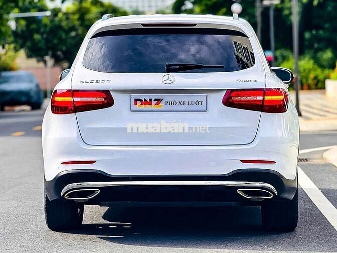 Mercedes Benz GLC300 4MATIC AMG model 2019