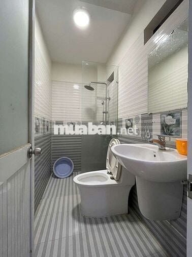 Nhà 60m2 1lầu 3pn 2wc hẻm xe hơi HBC 10.5triệu