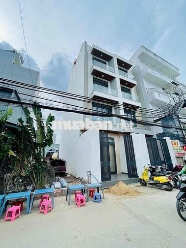 HIẾM- MẶT TIỀN VỊ TRÍ CÁCH PHẠM VĂN ĐỒNG 30M - XÂY CAO +HẦM -GIÁ 6.6TỶ