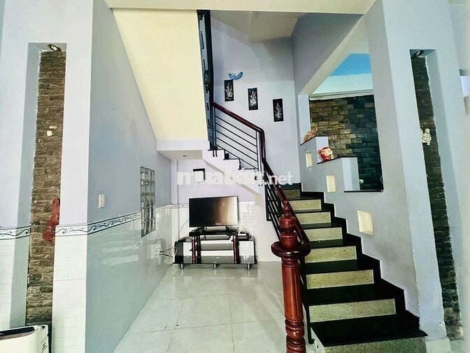 Nhà nc 2 lầu 4PN 3VS Mai Văn Ngọc P10 Q.phú Nhuận