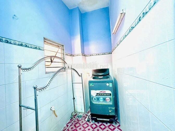Nhà nc 2 lầu 4PN 3VS Mai Văn Ngọc P10 Q.phú Nhuận