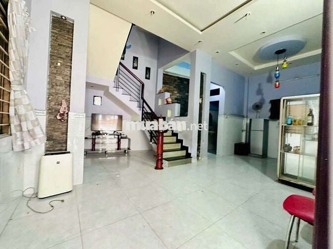 Nhà nc 2 lầu 4PN 3VS Mai Văn Ngọc P10 Q.phú Nhuận
