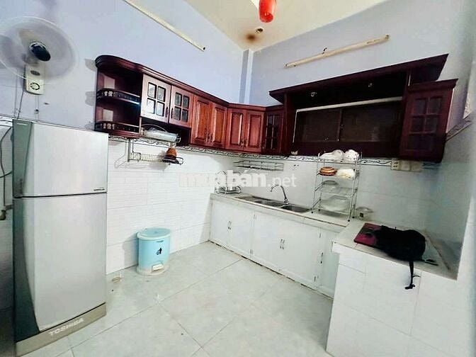Nhà nc 2 lầu 4PN 3VS Mai Văn Ngọc P10 Q.phú Nhuận