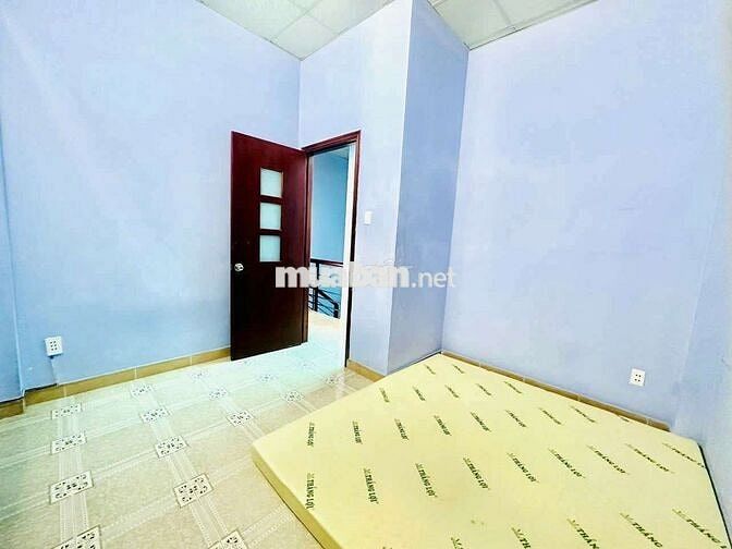 Nhà nc 2 lầu 4PN 3VS Mai Văn Ngọc P10 Q.phú Nhuận