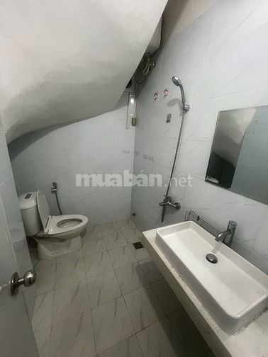 Cần cho thuê nhà nguyên căn mặt ngõ Quan Thổ 3 Đống Đa, Hà Nội 