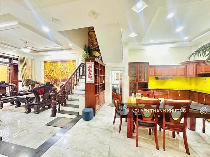 Biệt Thự ( 8*17m ) 3 Lầu-  Sẵn Nội Thất Như hình - Dương Quảng Hàm P5