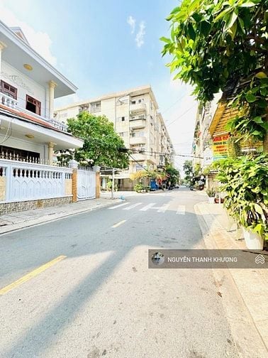 Biệt Thự ( 8*17m ) 3 Lầu-  Sẵn Nội Thất Như hình - Dương Quảng Hàm P5