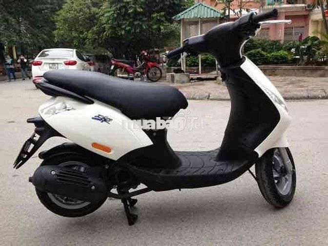 xe zip piaggio màu trắng
