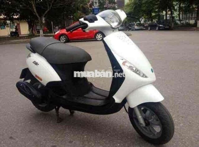 xe zip piaggio màu trắng