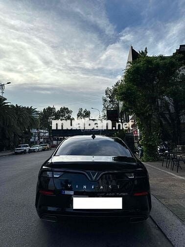 VinFast Lux A2.0 2021 Premium 2.0 AT - 43500 km