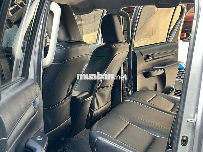 Toyota Hilux 2.4E AT 4x2-19000km