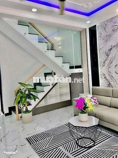 Bán nhà mặt tiền đường nhánh Trưng Nữ Vương, ngay trung tâm tt Hóc Môn