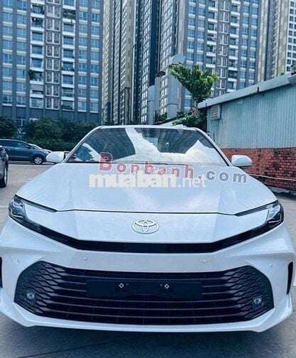 Toyota Camry 2.5 HEV Mid 2024