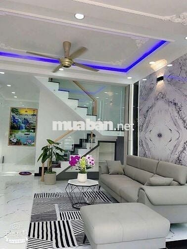Bán nhà mặt tiền đường nhánh Trưng Nữ Vương, ngay trung tâm tt Hóc Môn