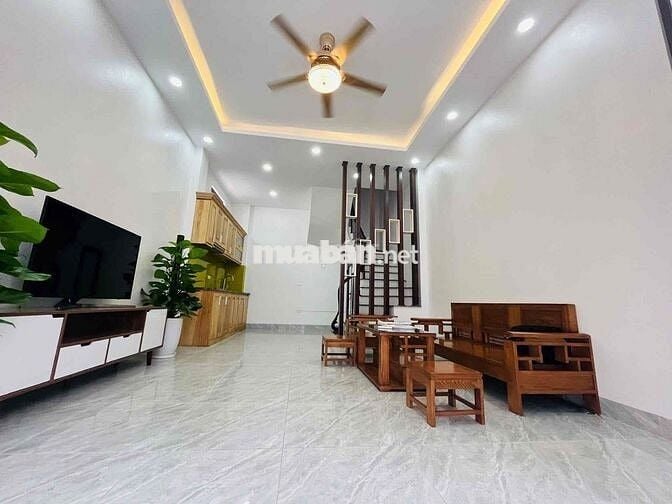 Bán nhà Đống Đa - Phố Tây Sơn, 32m2 x 5 tầng, MT 4,2m, giá 9.1 tỷ, lô