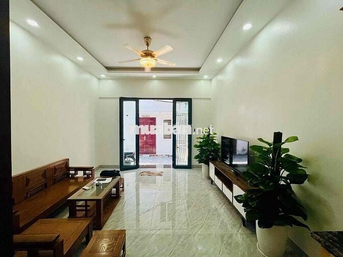 Bán nhà Đống Đa - Phố Tây Sơn, 32m2 x 5 tầng, MT 4,2m, giá 9.1 tỷ, lô
