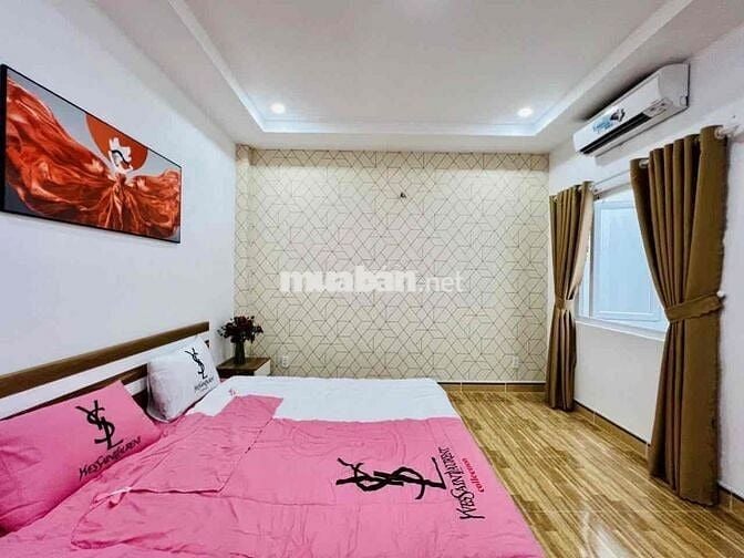 Nhà Sạch Sẻ DT 200m2 1Trệt 1Lửng 2Lầu 4Pn 3Wc Có Sẳn Nội Thất Hẻm Tải