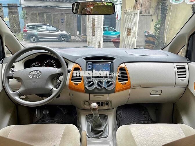 Toyota Innova G 2011