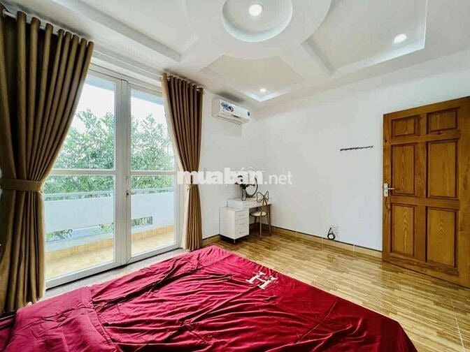 Nhà Sạch Sẻ DT 200m2 1Trệt 1Lửng 2Lầu 4Pn 3Wc Có Sẳn Nội Thất Hẻm Tải
