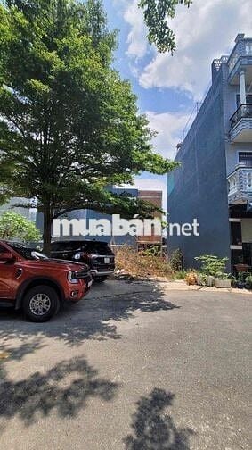 làm ăn thua bán để trả nợ 185m2 (ngang 10 dài 18,5)