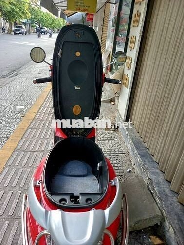 Xe Attila Elizabeth nữ hoàng đời Fi màu đỏ