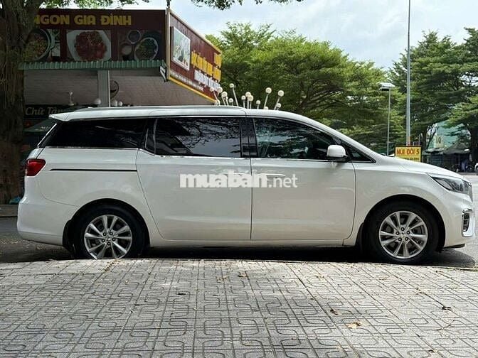 Kia Sedona quá mới ah
