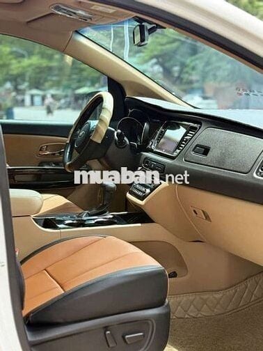 Kia Sedona quá mới ah