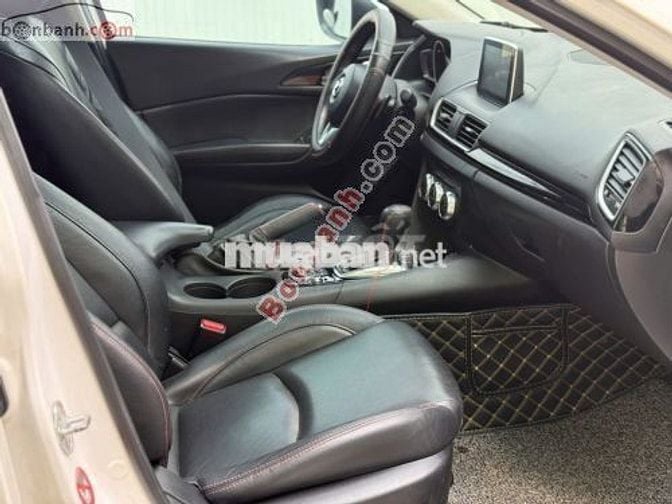 Mazda 3 1.5 AT 2015