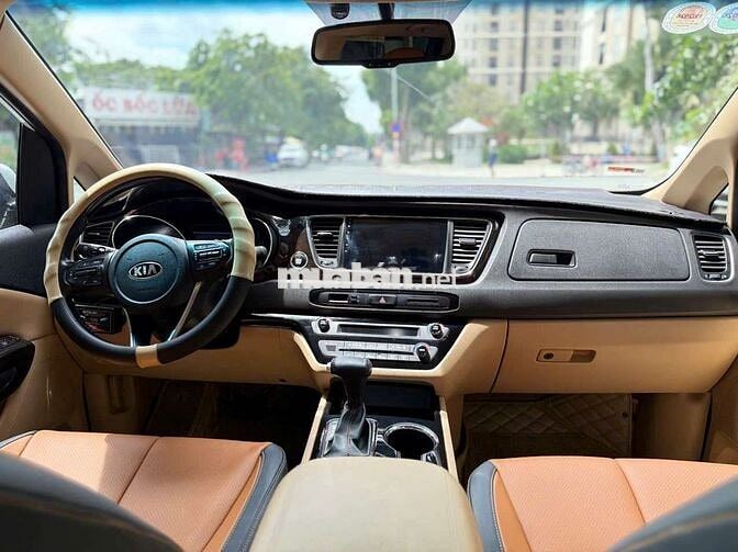 Kia Sedona quá mới ah