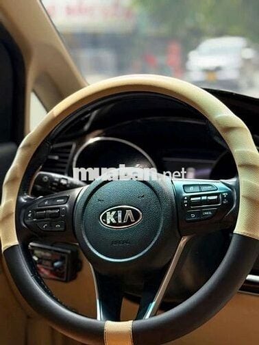 Kia Sedona quá mới ah