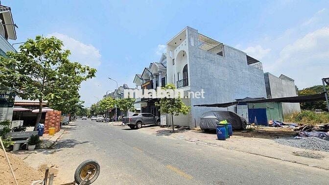 làm ăn thua bán để trả nợ 185m2 (ngang 10 dài 18,5)