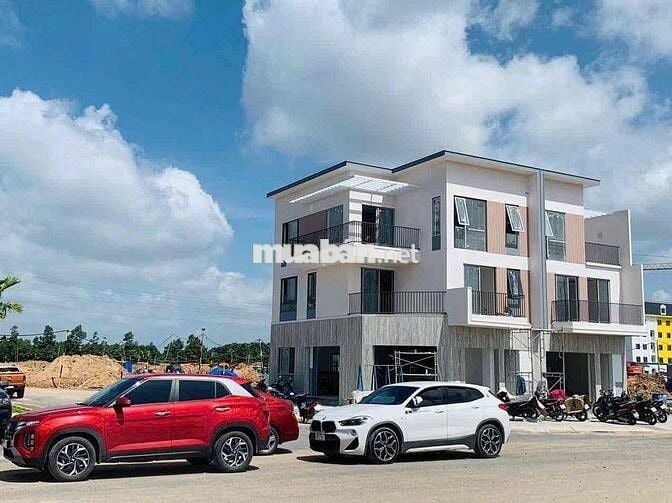NHÀ 1 TRỆT 2 LẦU NGAY TRUNG TÂM HÀNH CHÍNH THÀNH PHỐ MỚI BÌNH DƯƠNG