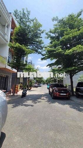 làm ăn thua bán để trả nợ 185m2 (ngang 10 dài 18,5)
