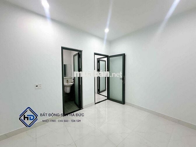 Nhà 3 lầu khu nhà lầu an ninh có vỉa hè cách Lê Văn Khương 100m