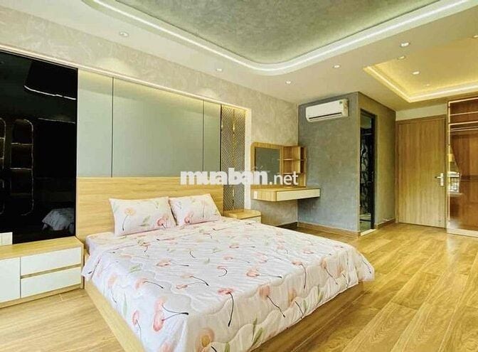 Chủ kẹt tiền cần bán nhà đường Hoà Hưng, Quận 10. Giá 5Tỷ660/ 4,1x10m.