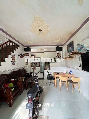 Nhà gần ngay chợ Dĩ an 1, đ. 5 m xe hơi thông