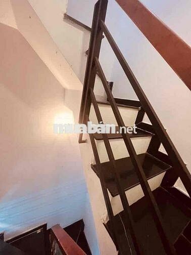 Nhà Sạch Sẻ Có Nội Thất DT 5x6 1Trệt 2Lầu 2Pn 3Wc Điện Nước Riêng