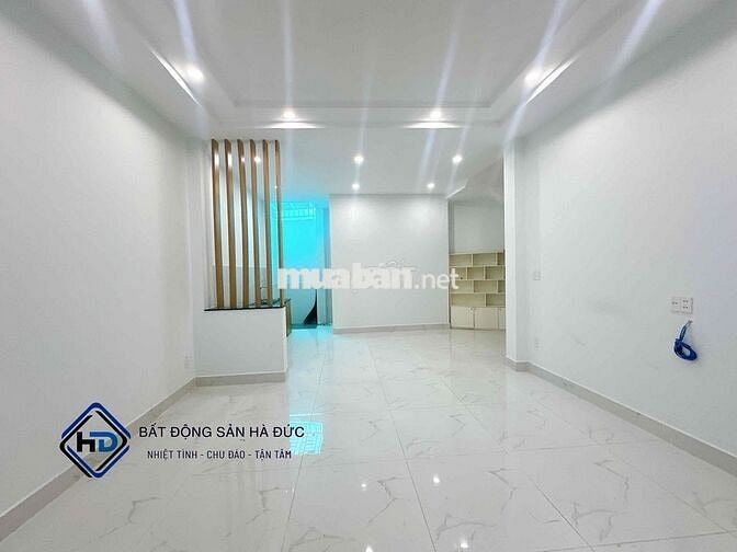 Nhà 3 lầu khu nhà lầu an ninh có vỉa hè cách Lê Văn Khương 100m