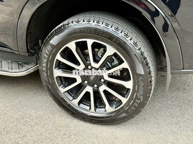 Ford Everest 2024 Platinum 2.0L 4x4 AT - 22000 km