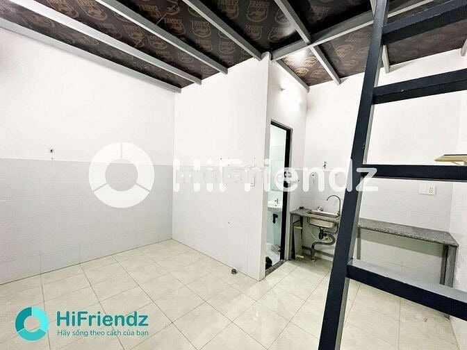 CHO THUÊ NHÀ TRỌ LIỀN KỀ, GÁC SUỐT, SẴN MÁY LẠNH, 2 WC - KHU TÊN LỬA