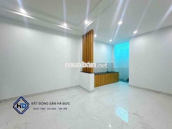 Nhà 3 lầu khu nhà lầu an ninh có vỉa hè cách Lê Văn Khương 100m