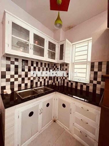 Nhà Sạch Sẻ Có Nội Thất DT 5x6 1Trệt 2Lầu 2Pn 3Wc Điện Nước Riêng