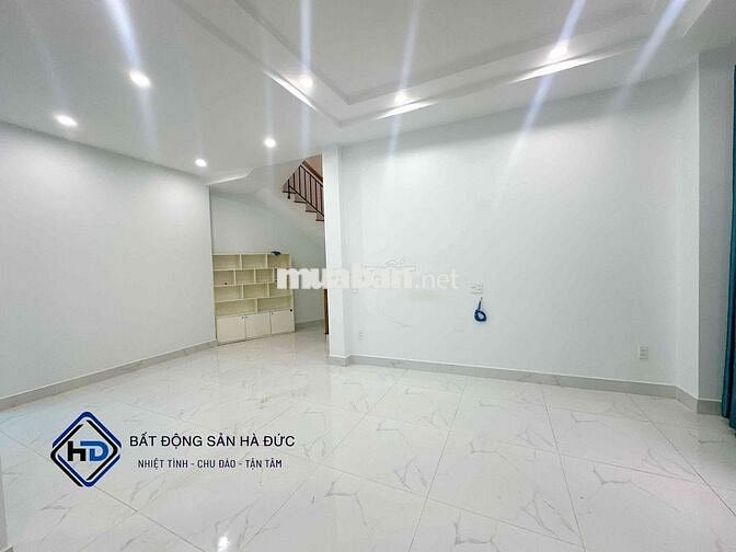 Nhà 3 lầu khu nhà lầu an ninh có vỉa hè cách Lê Văn Khương 100m