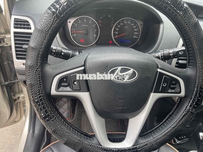 Hyundai i20 2011 1.4 AT - 910000 km