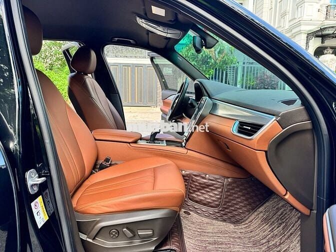 VinFast Lux SA2.0 2021 Premium 2.0 AT - 85000 km