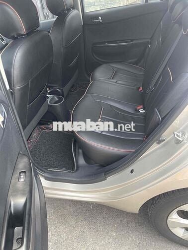 Hyundai i20 2011 1.4 AT - 910000 km
